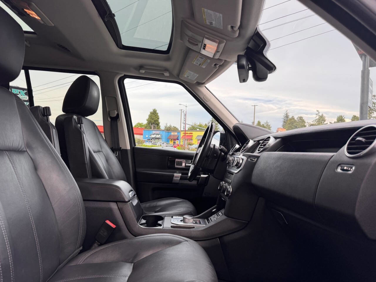 Used 2016 Land Rover LR4 HSE LUX AWD/4WD image 15