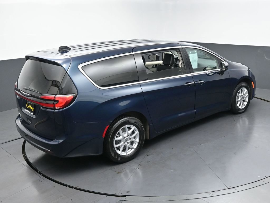 Used 2023 Chrysler Pacifica Touring-L FWD image 38