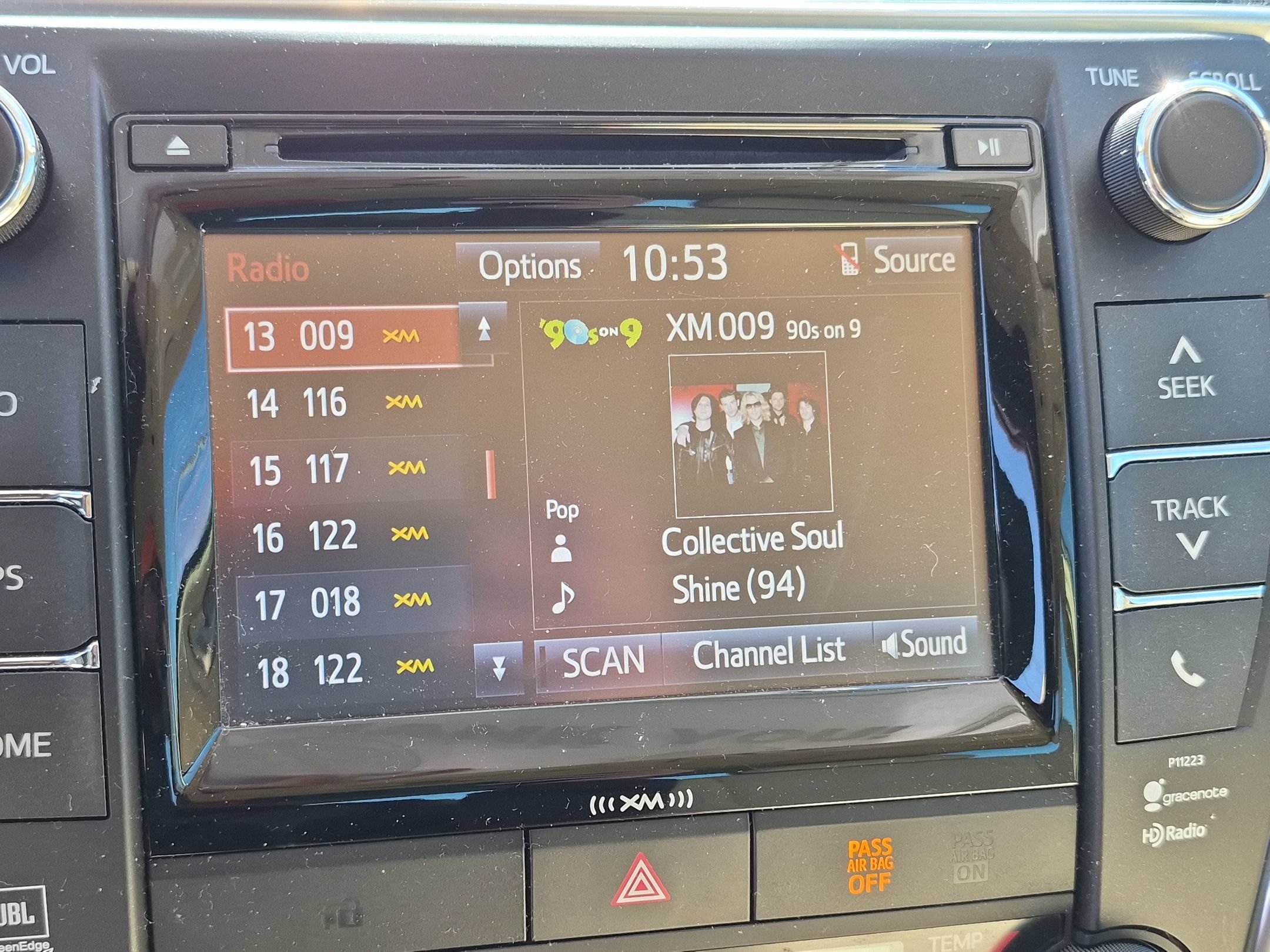 Used 2017 Toyota Camry XLE FWD image 21