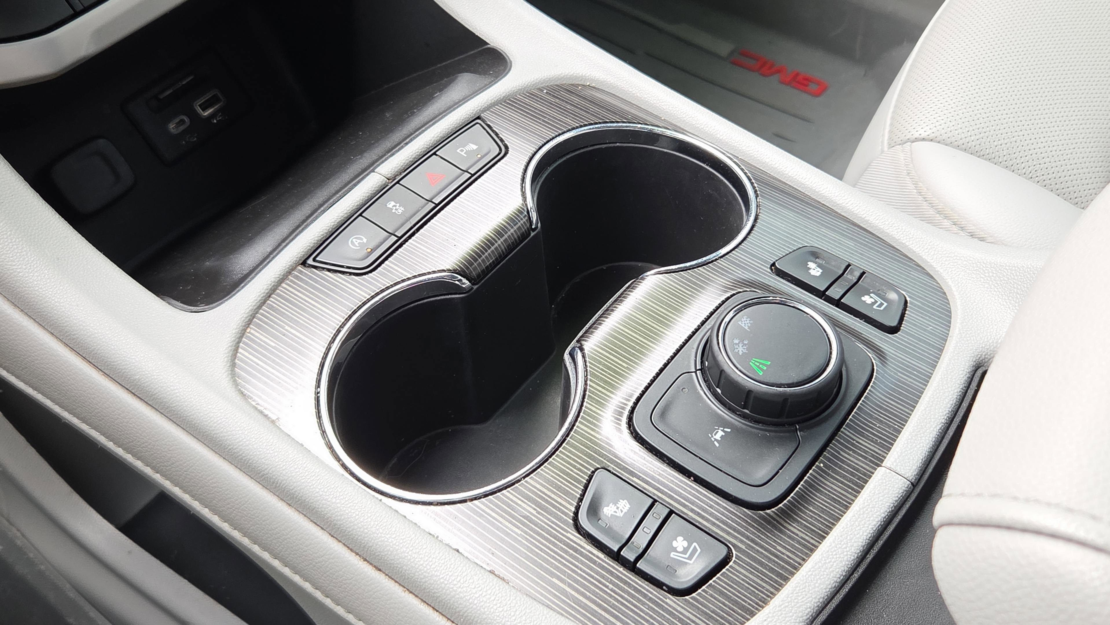 Used 2022 GMC Acadia SLT w/ Technology Package image 15