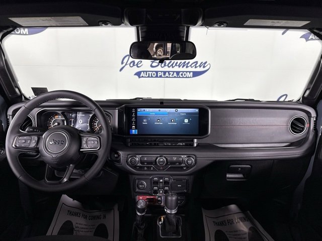 Used 2025 Jeep Wrangler Unlimited Rubicon image 2