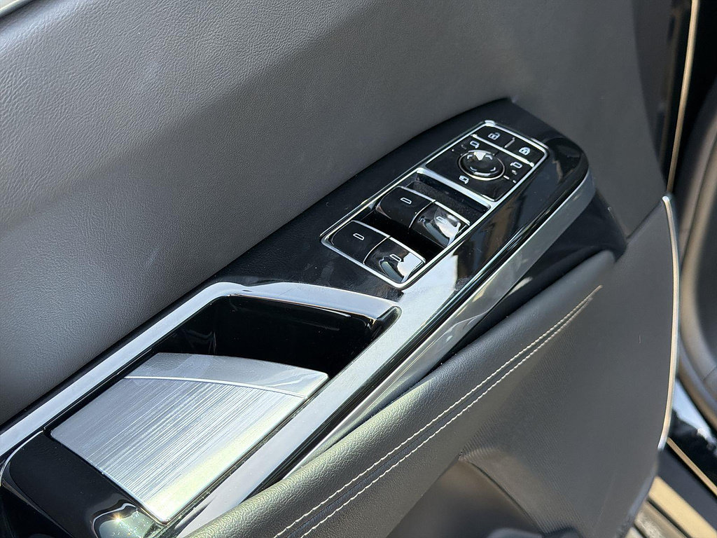 Used 2026 Cadillac Escalade ESV Luxury RWD image 23