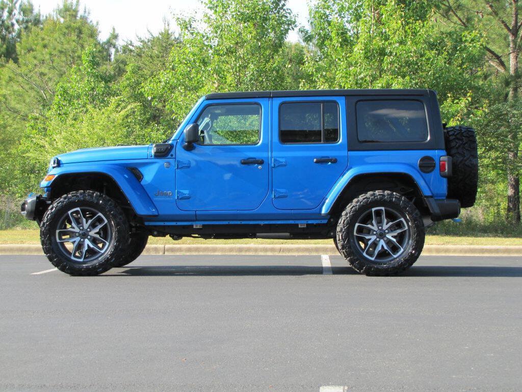 Used 2024 Jeep Wrangler Unlimited AWD/4WD image 5