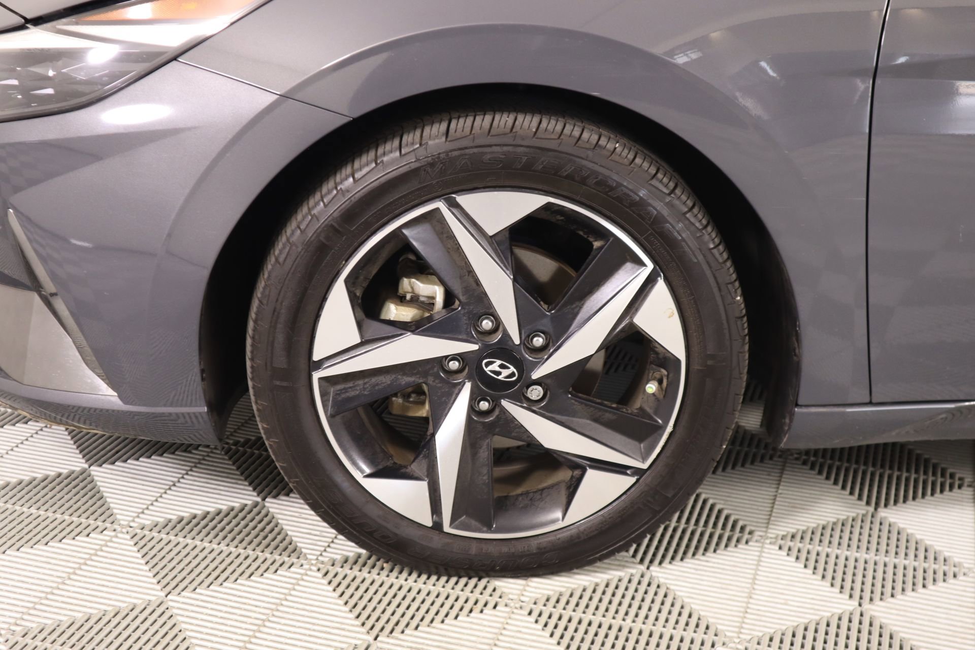 Used 2023 Hyundai Elantra Limited image 19