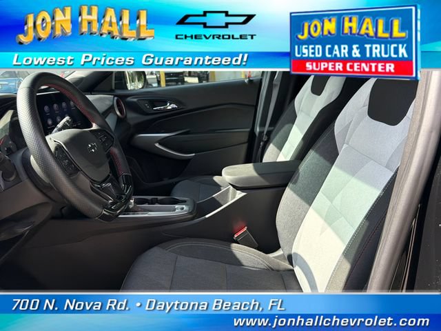 Used 2024 Chevrolet Trax RS w/ Sunroof Package FWD image 18