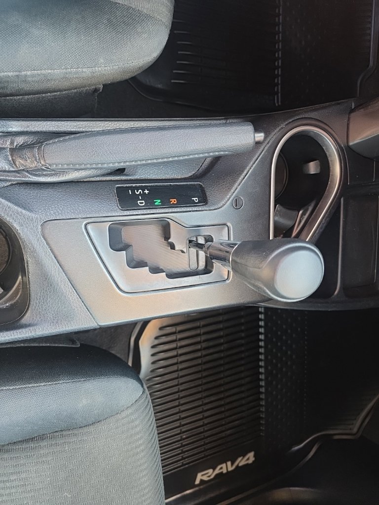 Used 2018 Toyota RAV4 LE w/ All Weather Liner Package FWD image 21