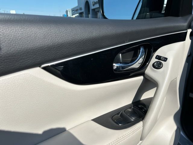 Used 2017 Nissan Rogue Sport SL image 24