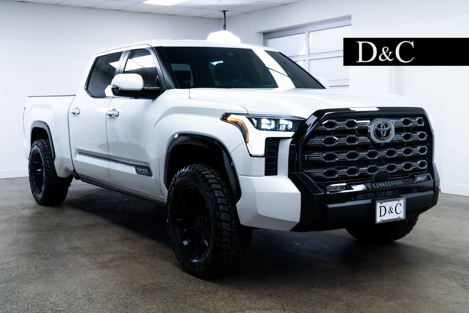 Used 2025 Toyota Tundra Platinum image 1