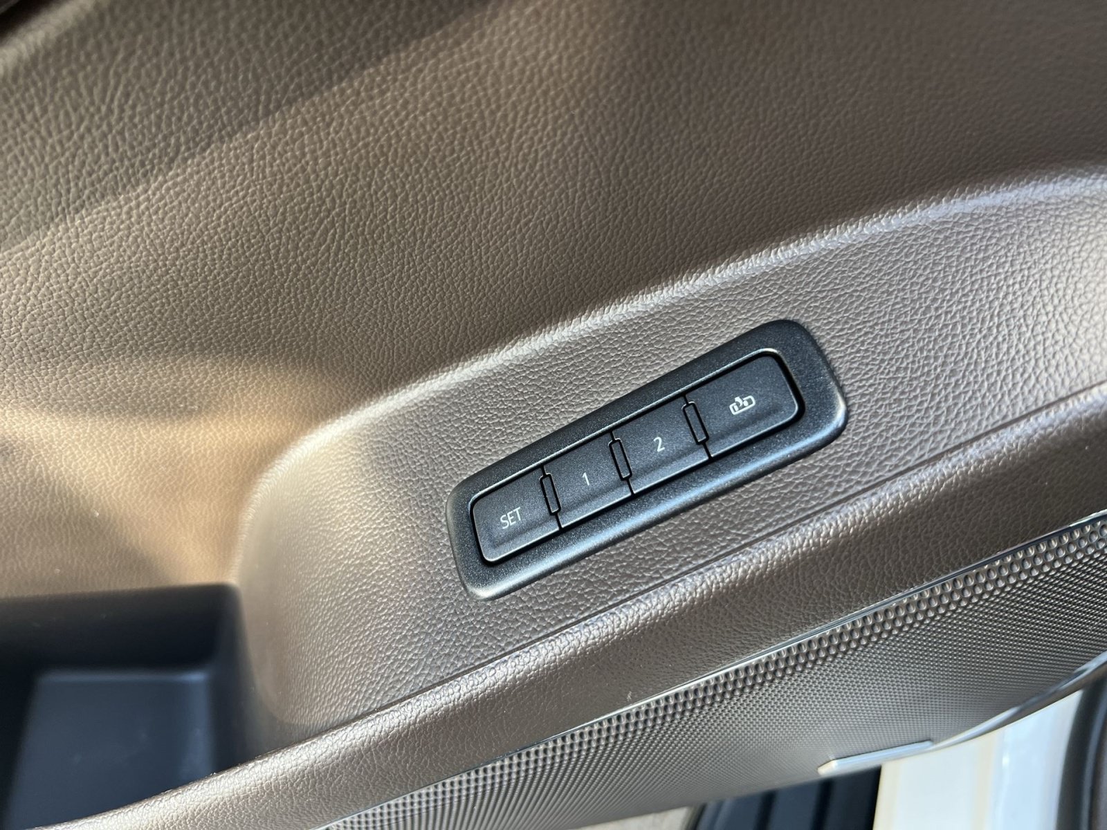 Used 2019 Chevrolet Tahoe Premier w/ RST 6.2L Performance Edition AWD/4WD image 32