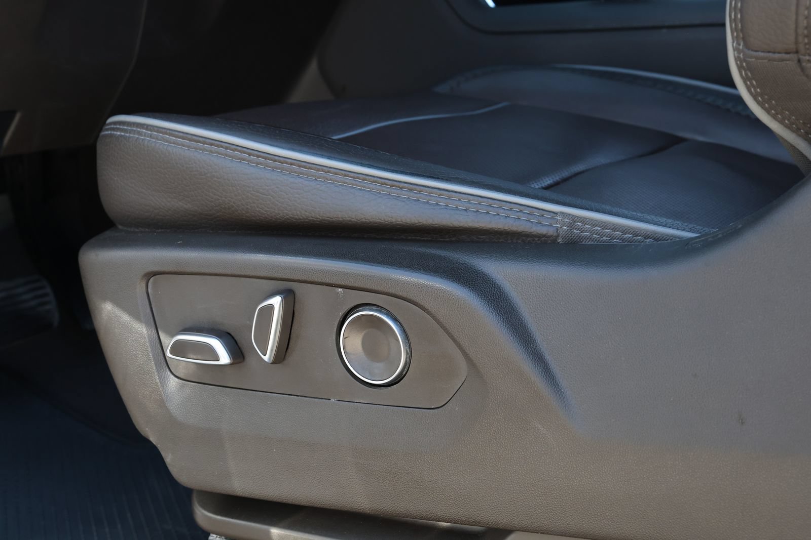 Used 2024 GMC Sierra 1500 Denali RWD image 31