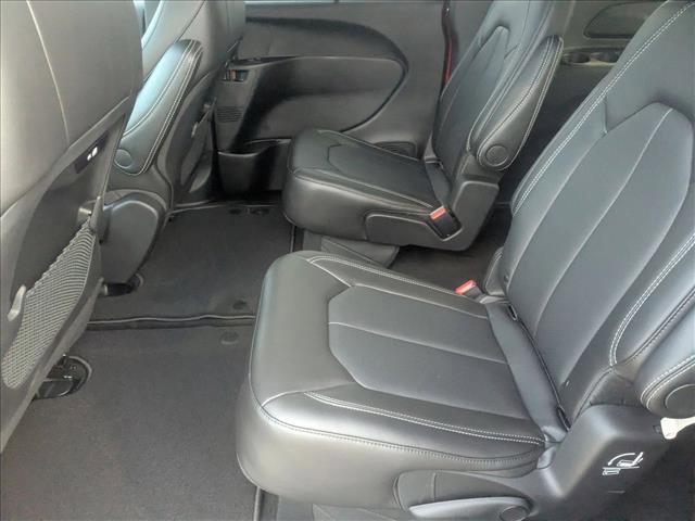 New 2026 Chrysler Pacifica Select image 15