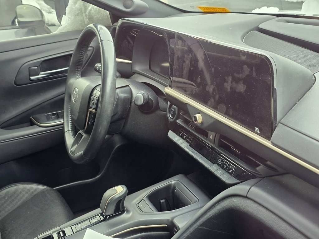 Used 2023 Toyota Crown Limited image 18