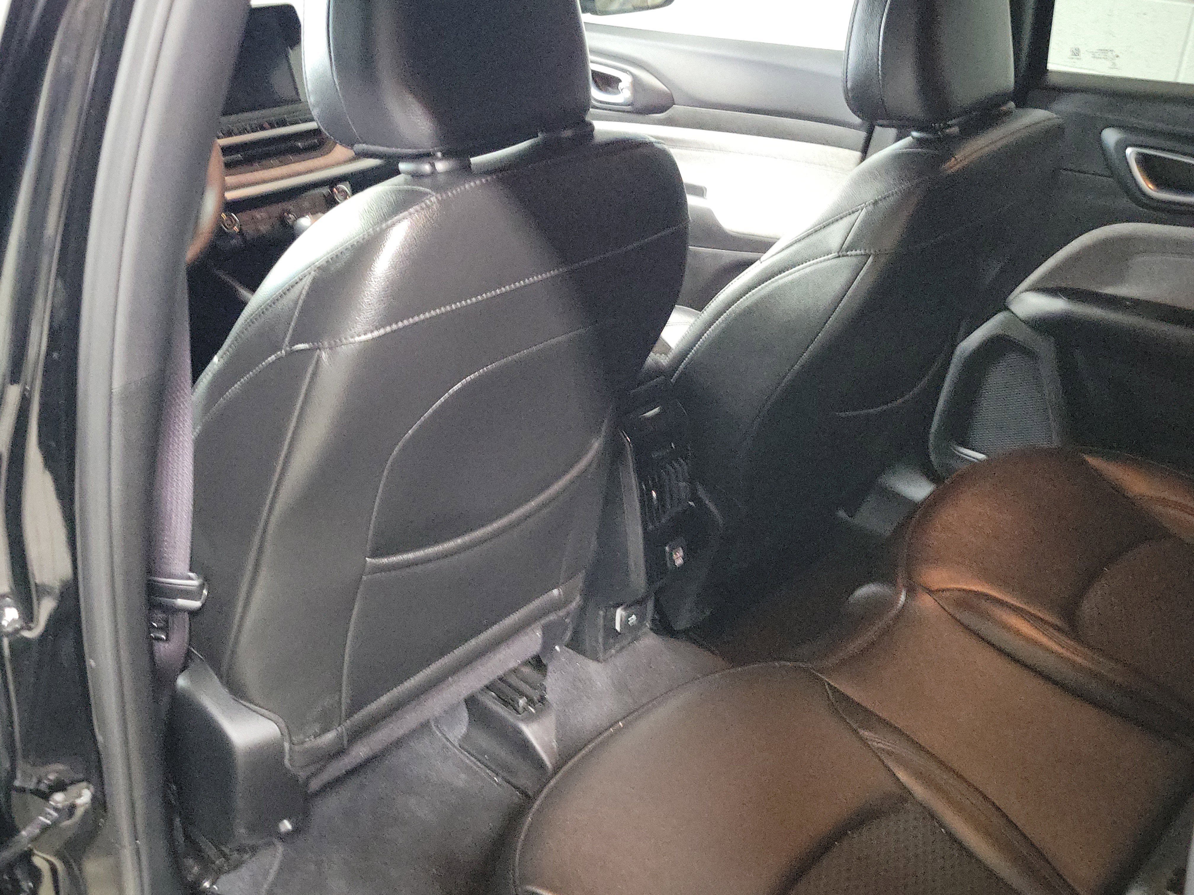 Used 2025 Jeep Compass Latitude image 11