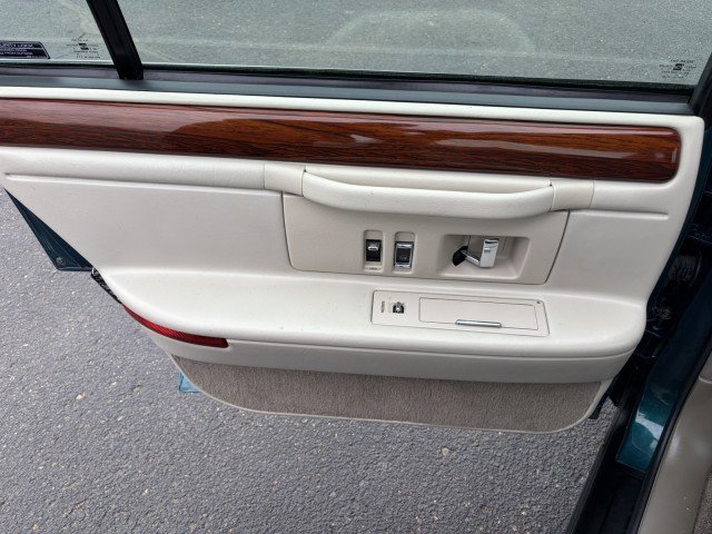 Used 1995 Cadillac De Ville Sedan image 22
