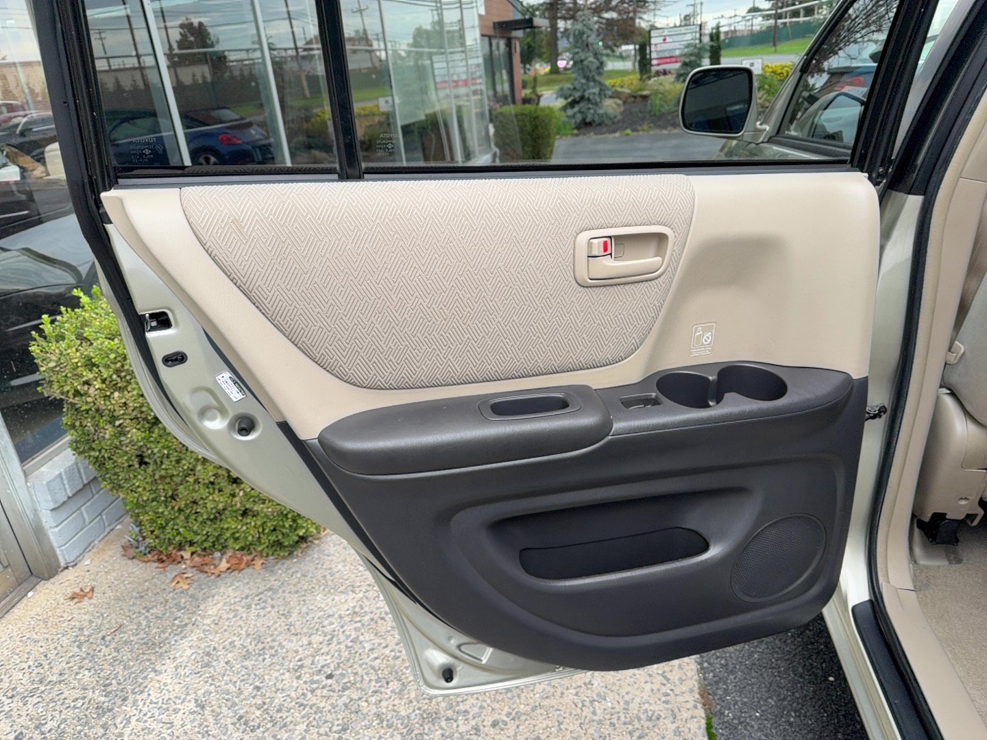 Used 2003 Toyota Highlander 4WD V6 w/ Appearance Pkg image 17