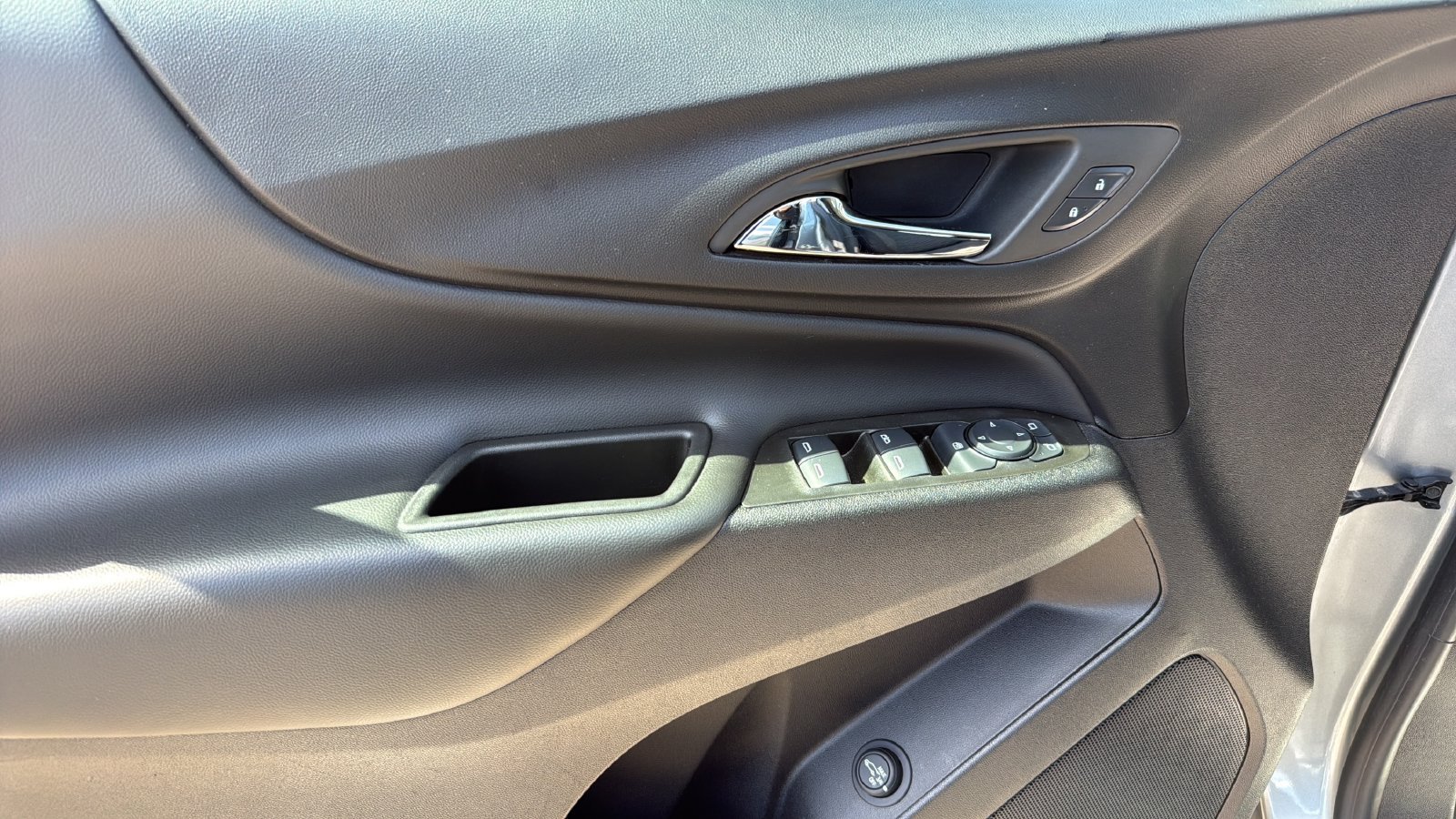 Used 2024 Chevrolet Equinox LT FWD image 11