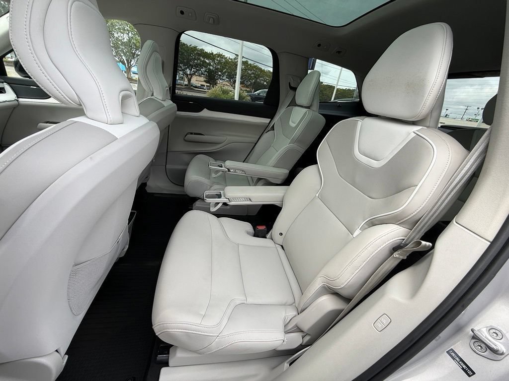 Used 2025 Volvo EX90 Ultra AWD/4WD image 5