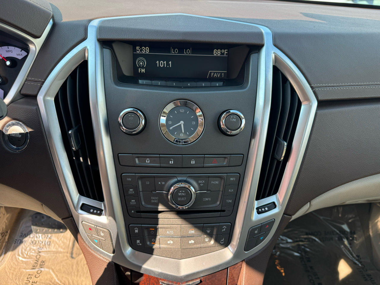 Used 2011 Cadillac SRX Luxury FWD image 31