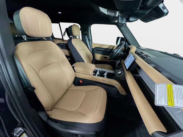 Used 2025 Land Rover Defender 110 V8 image 30