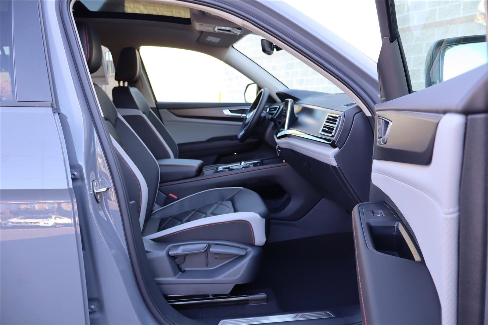 New 2026 Volkswagen Atlas Peak Edition image 25