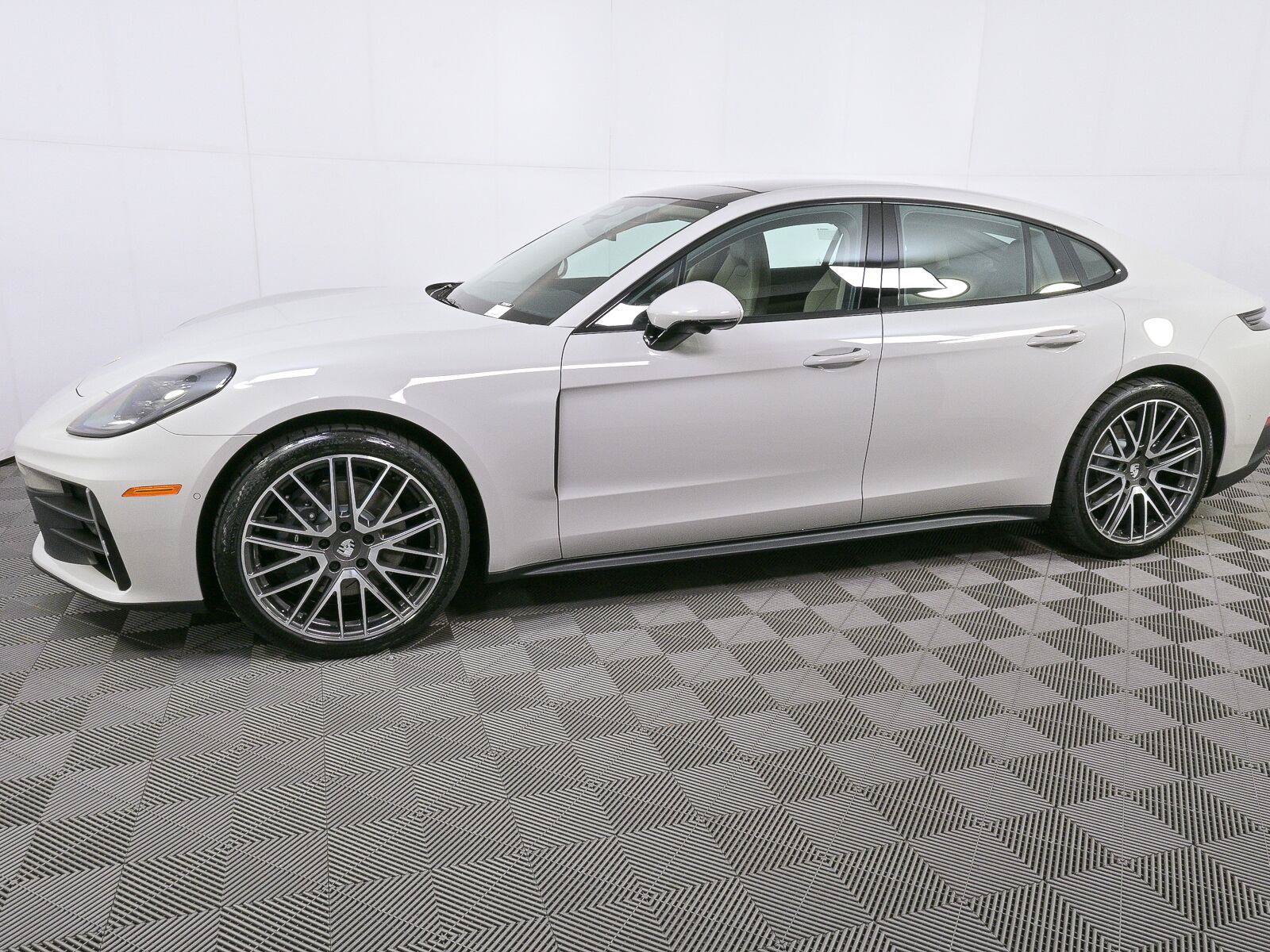 New 2026 Porsche Panamera image 2