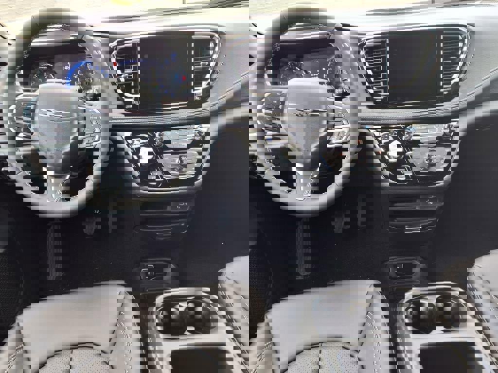 New 2026 Chrysler Pacifica Select image 9