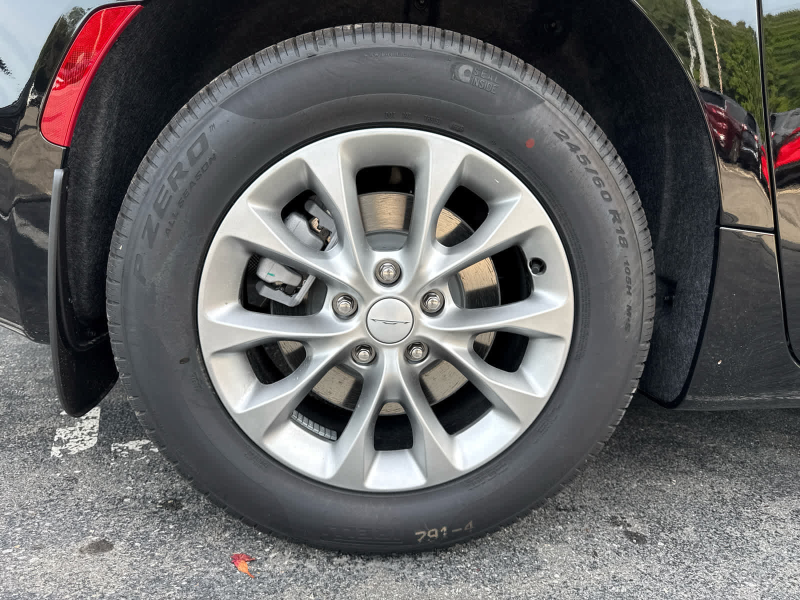New 2027 Chrysler Pacifica Select AWD/4WD image 10