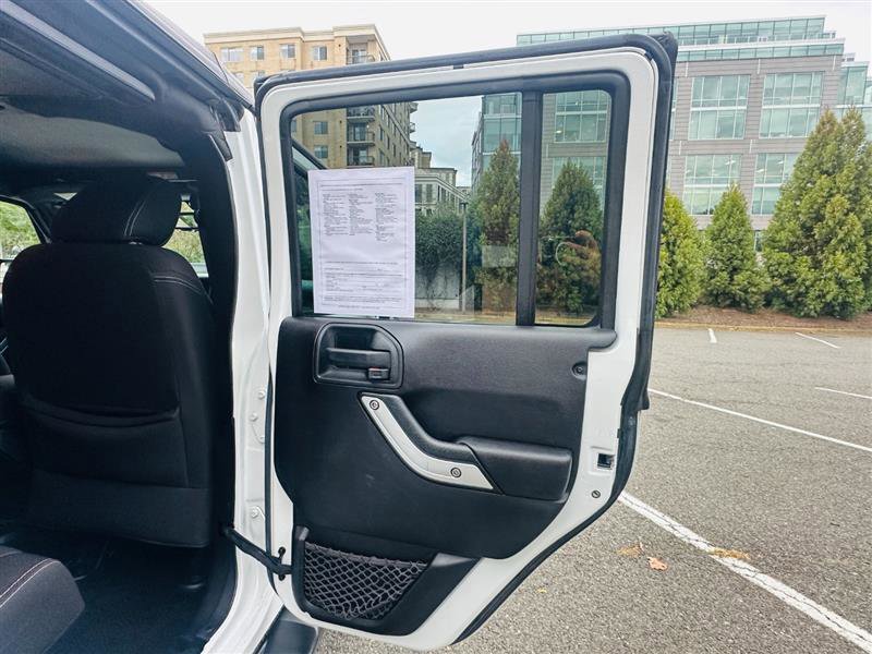 Used 2015 Jeep Wrangler Unlimited Sahara image 24