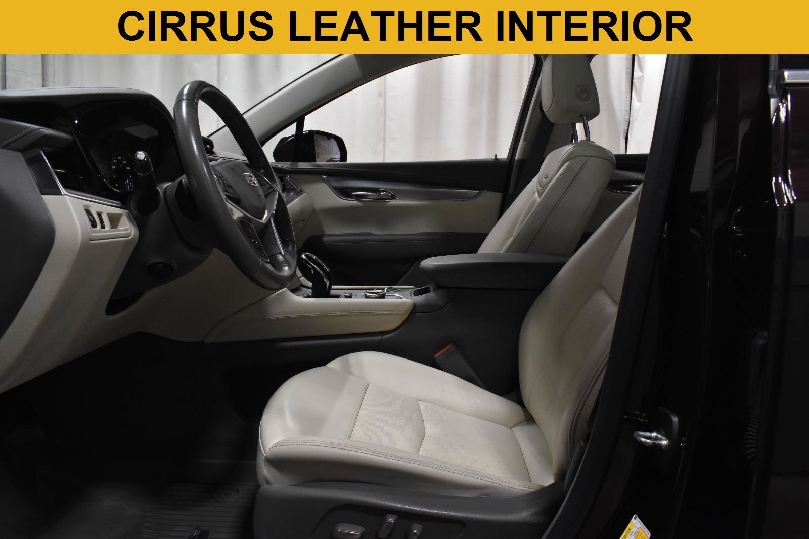 Used 2021 Cadillac XT5 Premium Luxury w/ LPO, Floor Liner Package FWD image 4