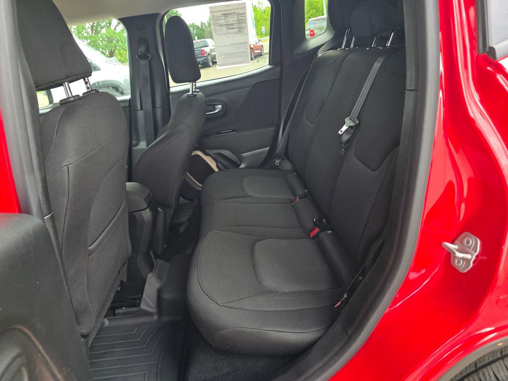 Used 2015 Jeep Renegade Latitude w/ Cold Weather Group II AWD/4WD image 10