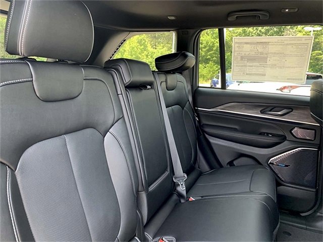 New 2024 Jeep Grand Cherokee Overland image 24