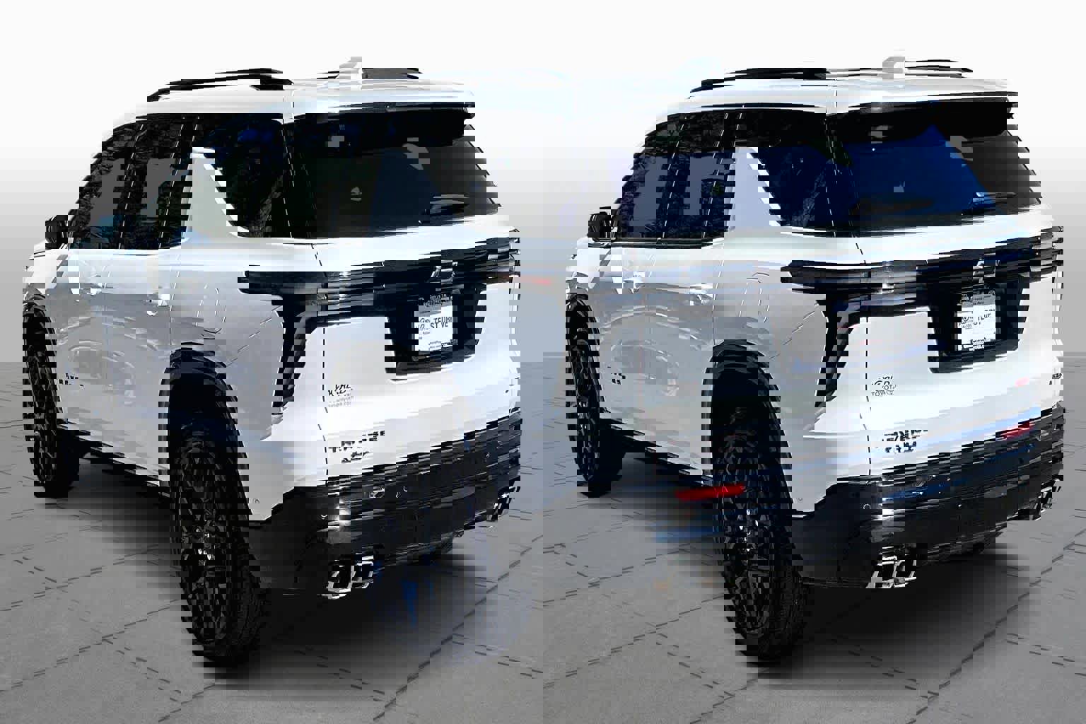 Used 2024 Chevrolet Traverse RS image 12