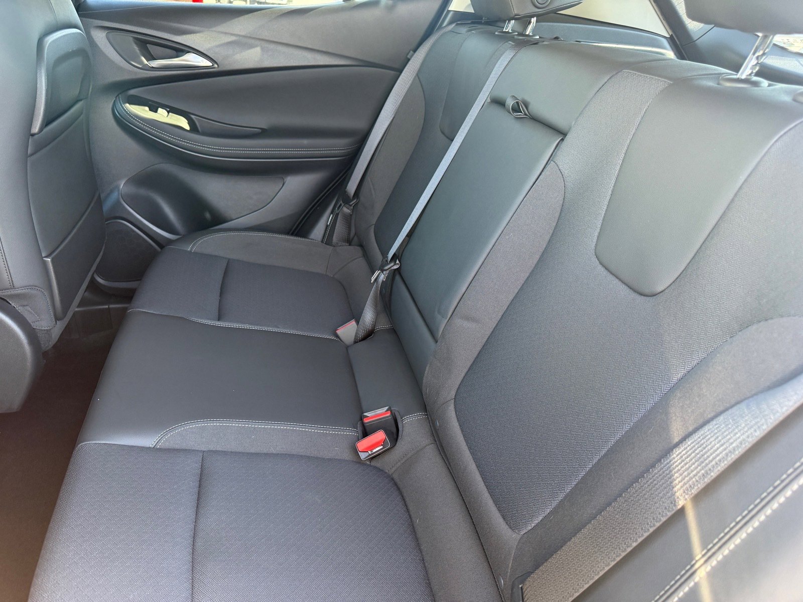 Used 2023 Buick Encore GX Select w/ Sport Touring Package image 25