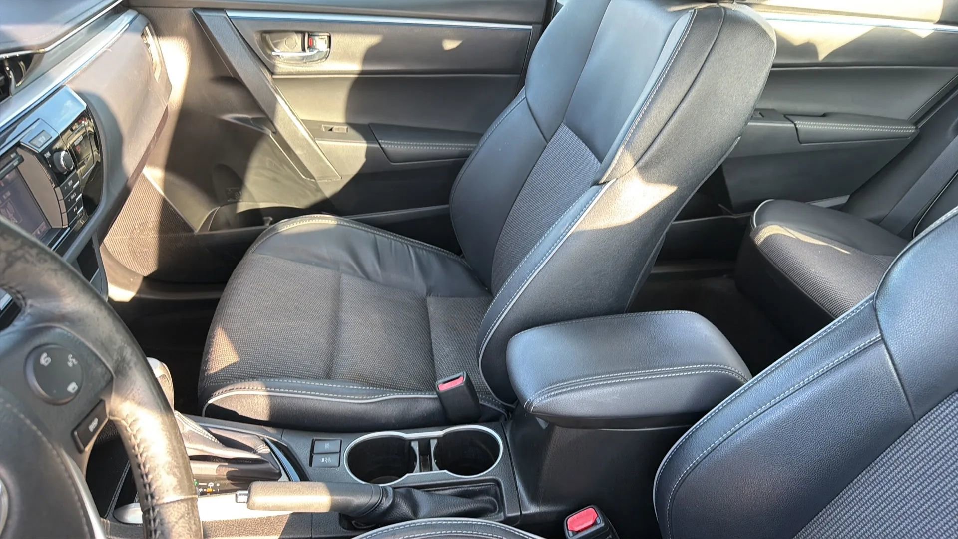 Used 2016 Toyota Corolla S FWD image 41