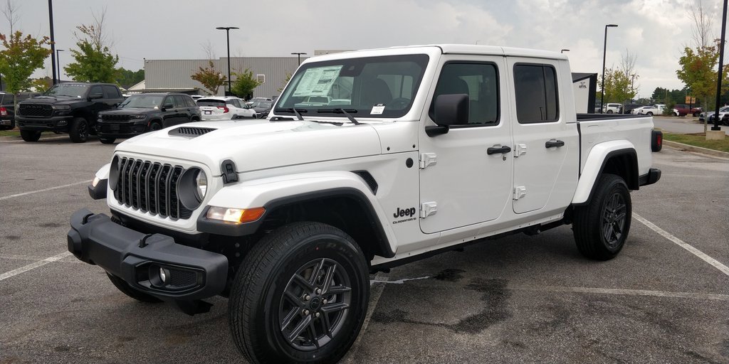 New 2025 Jeep Gladiator Sport image 52
