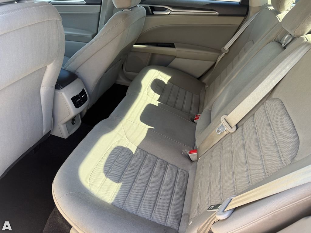 Used 2020 Ford Fusion SE FWD image 26