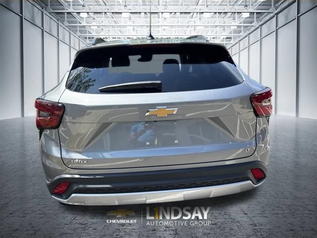 Used 2025 Chevrolet Trax LT FWD image 17