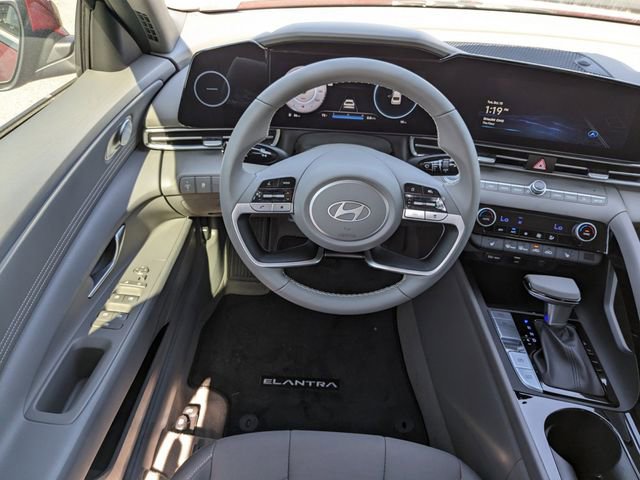 Certified 2025 Hyundai Elantra SEL FWD image 15