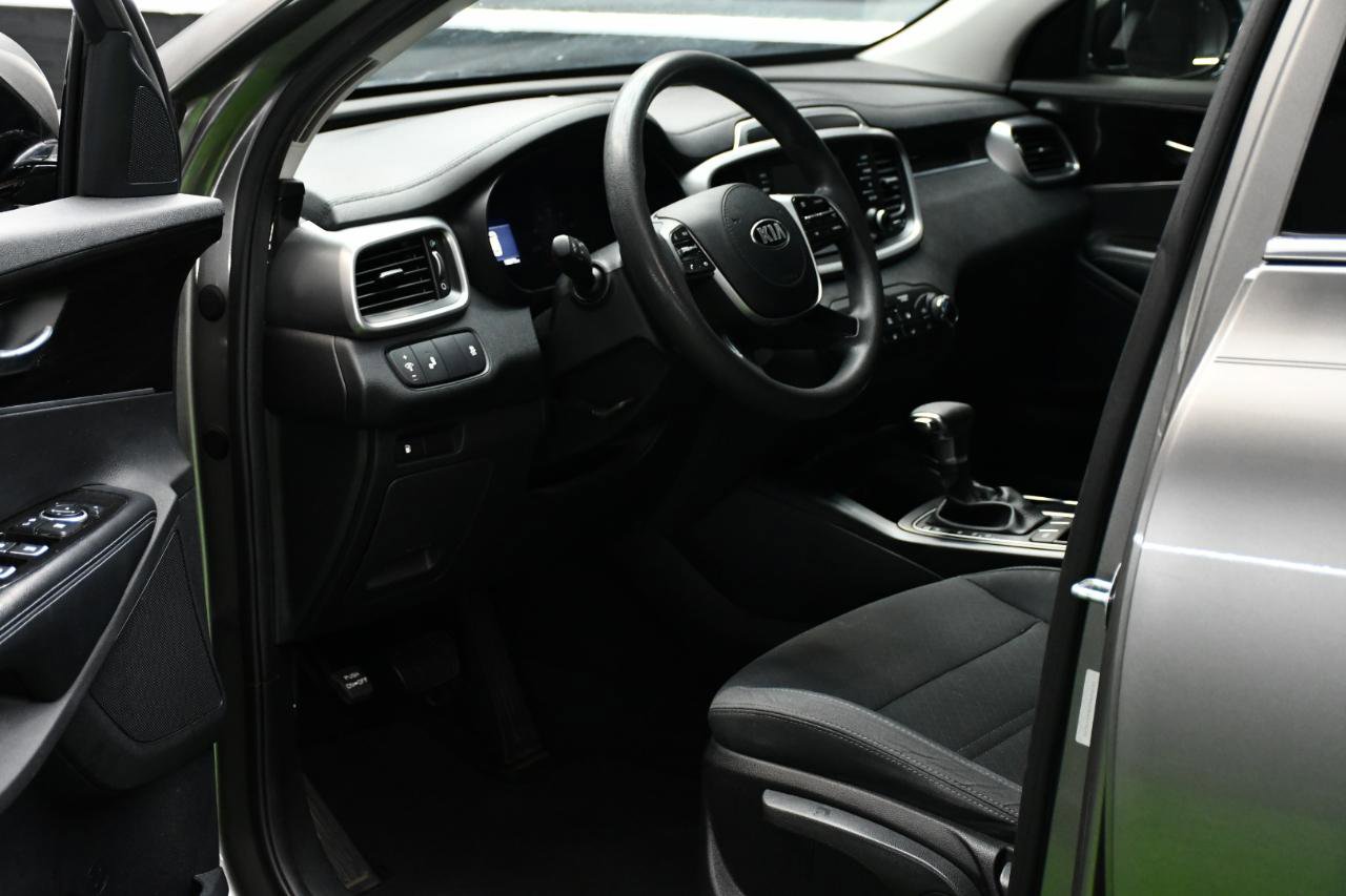 Used 2019 Kia Sorento LX image 17