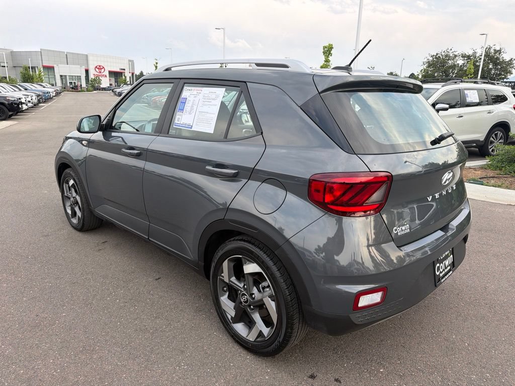 Used 2025 Hyundai Venue SEL FWD image 4