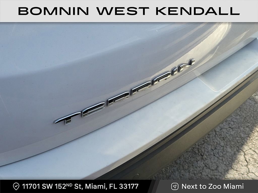 Used 2022 GMC Terrain SLE image 3