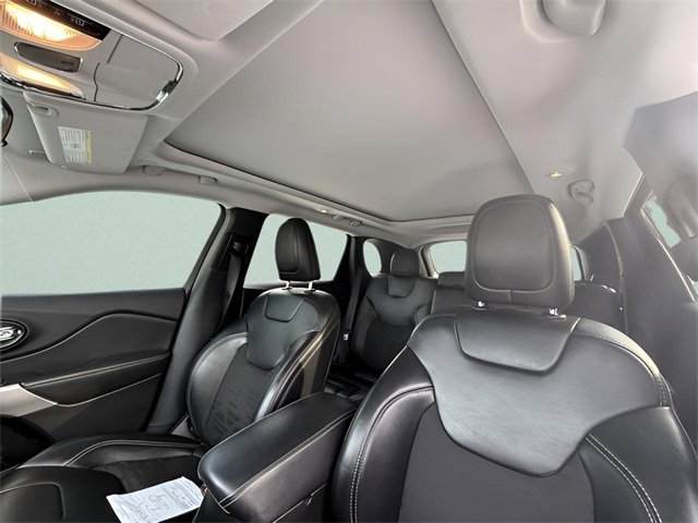 Used 2022 Jeep Cherokee Latitude w/ Sun & Sound Group image 17