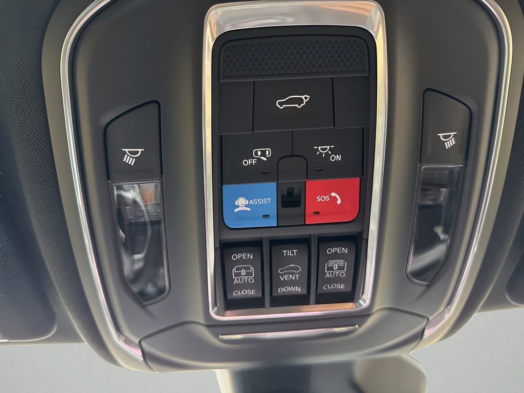 New 2025 Jeep Grand Cherokee L Limited w/ Luxury Tech Group II image 39