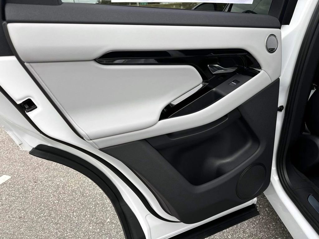 New 2026 Land Rover Range Rover Evoque Dynamic SE AWD/4WD image 12