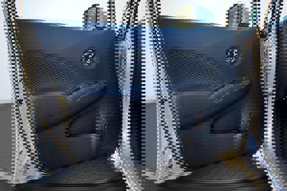 Used 2015 Nissan Versa Note SV w/ SV Convenience Package image 23