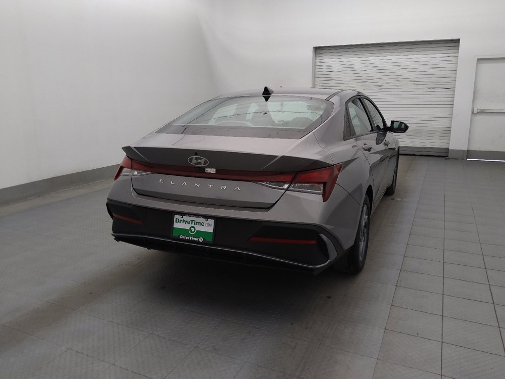 Used 2024 Hyundai Elantra SEL image 7