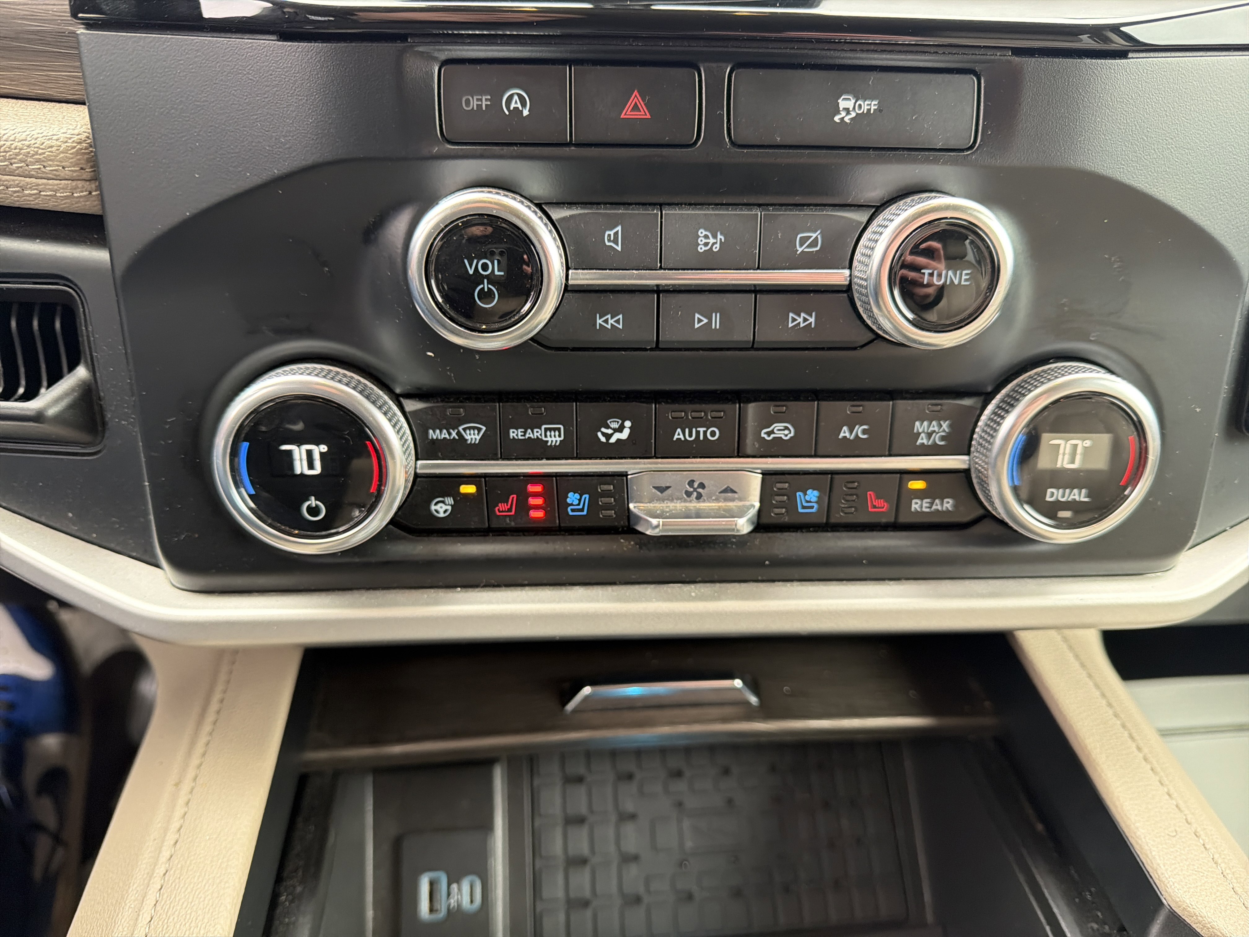 Used 2024 Ford Expedition Max Limited image 29