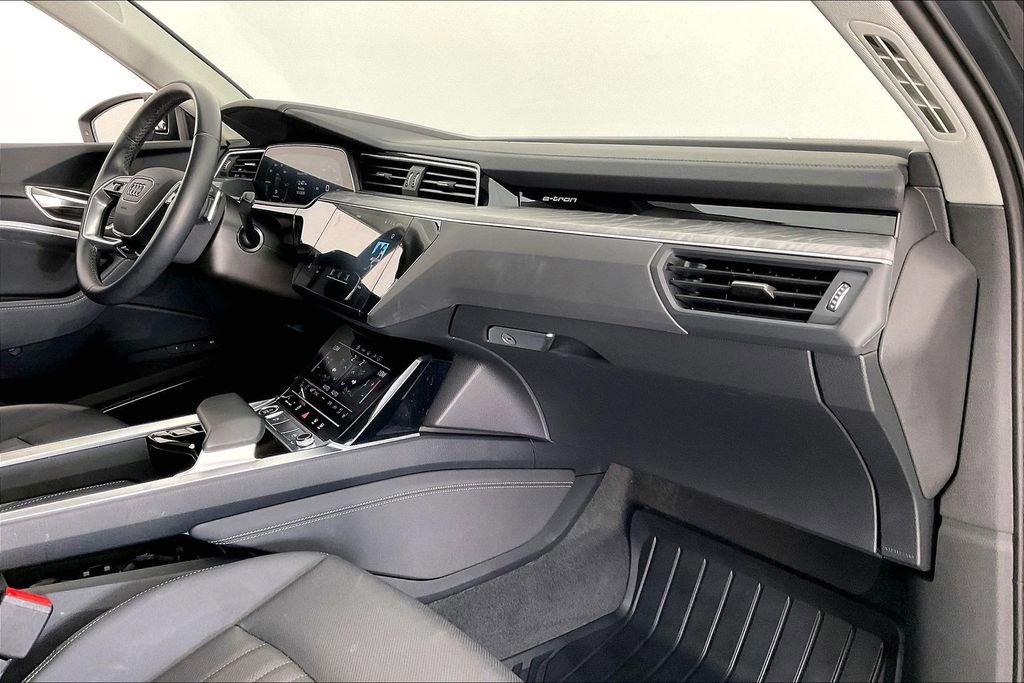 Used 2024 Audi Q8 e-tron Premium Plus w/ Premium Plus Package image 21