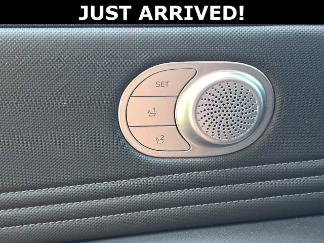 Used 2022 Hyundai Elantra Limited FWD image 12