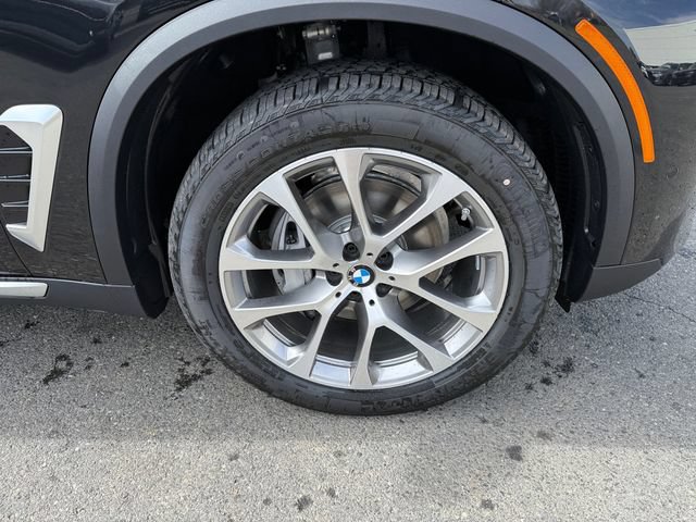 New 2026 BMW X5 xDrive40i w/ Climate Comfort Package AWD/4WD image 16